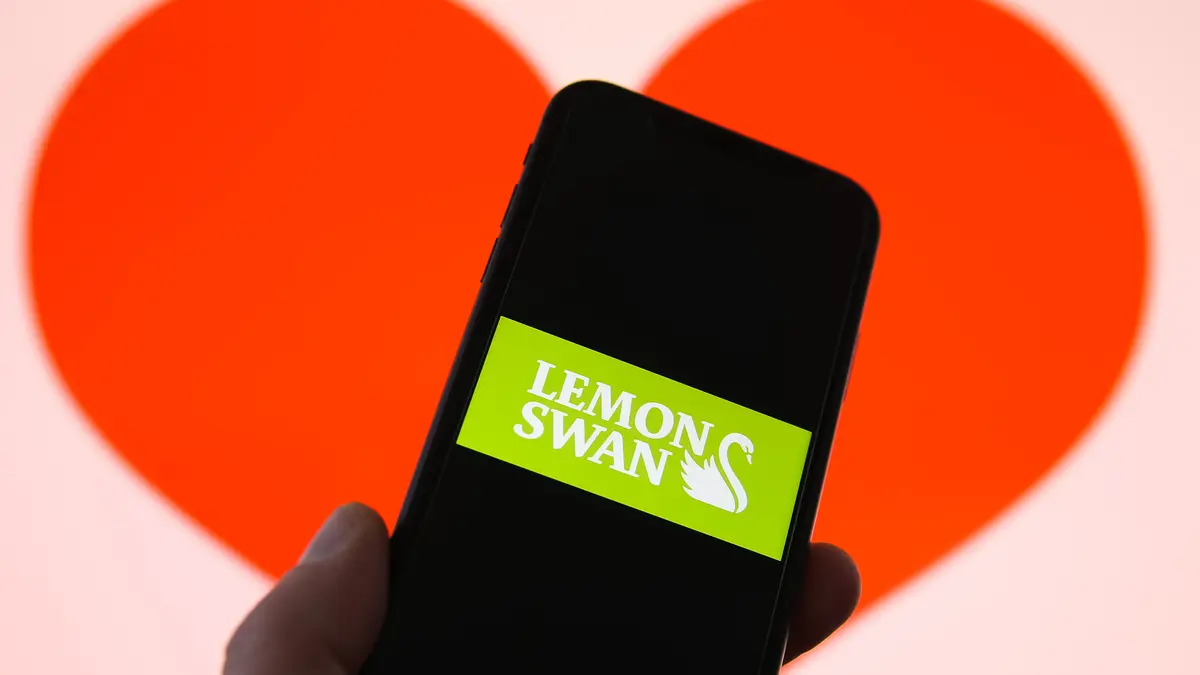 Das Lemon Swan Logo auf einem Handy.