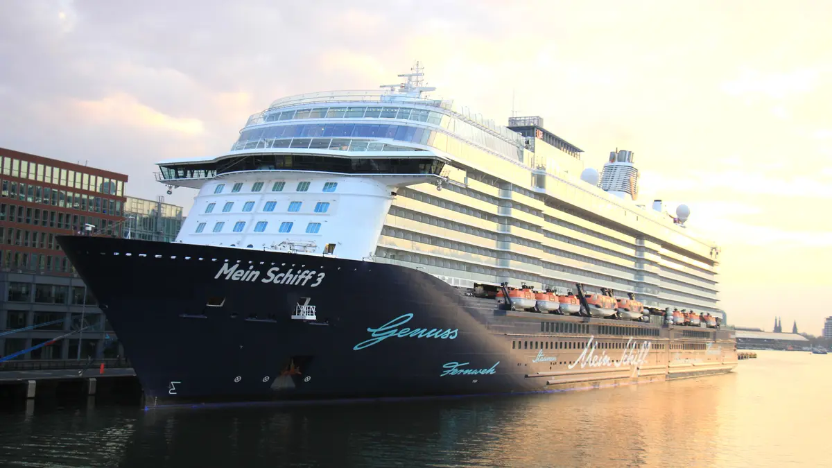 TUI Mein Schiff 3 im Hafen liegend