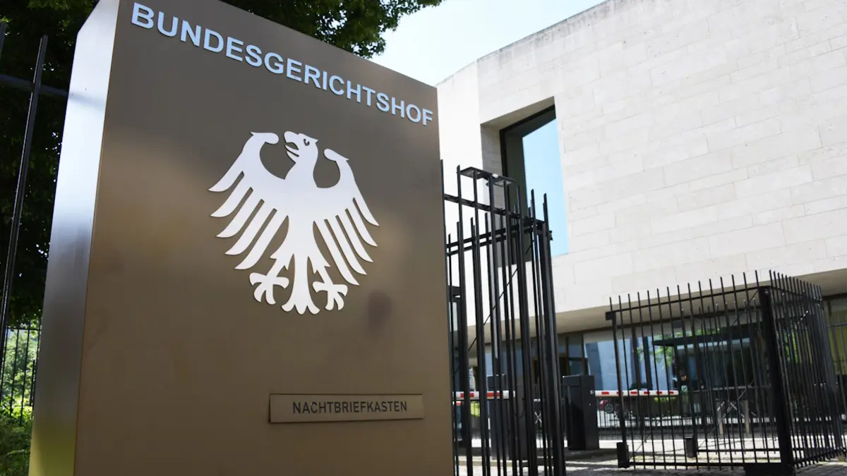 Eingang des Bundesgerichtshofes in Karlsruhe
