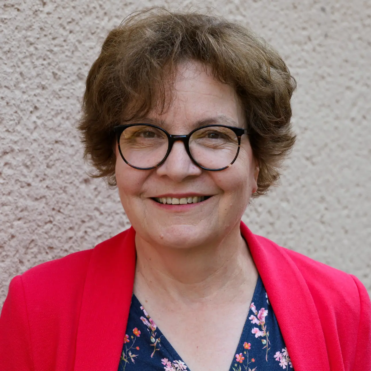 Profilfoto Mitarbeiterin Theresia Weimar-Ehl der Verbraucherzentrale Saarland.