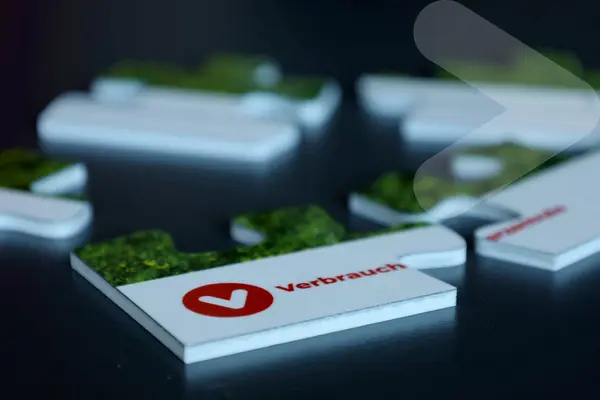 Bild von Puzzlestück mit Logo der Verbraucherzentrale.