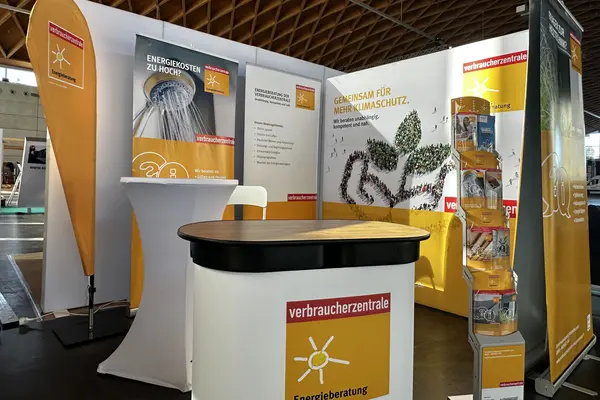 Messestand in der Hansemesse Rostock, Tische und Roll-Up