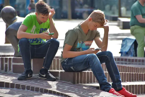 Smartphone und Tablet: So schützen Sie die Privatsphäre Ihres Kindes