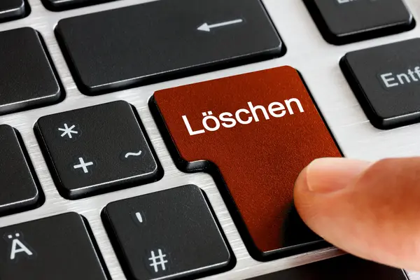 Finger auf Löschen Button Tastatur