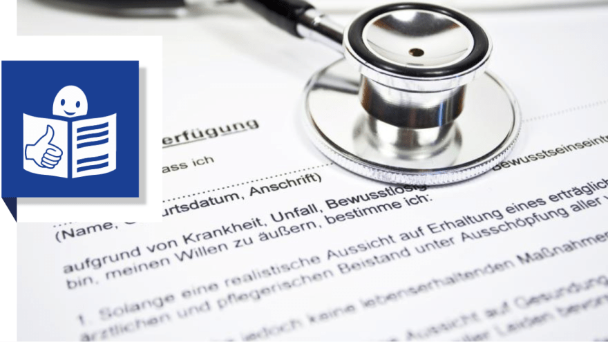 Ausgedruckte Patientenverfügung, darauf ein Stethoskop