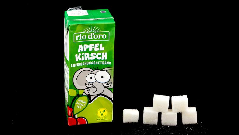 Trinkpäckchen rio d'oro Apfel-Kirsch und Zuckerwürfel-Pyramide